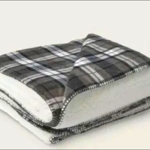 VS PINK PLAID SHERPA BLANKET 60” x 72” NEW